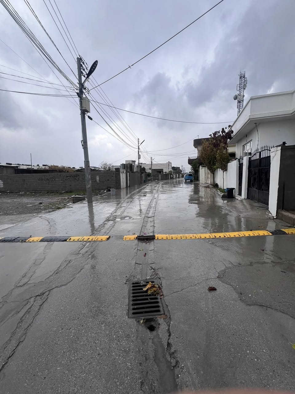 خانوو بۆفرۆشتن _چوارقوڕنە _گەڕەکی یەکێتی
ڕووبەر 150 مەتر ڕوەو قیبلە 
کۆڵانی 15مەتری تەنیشت بیری ئاو نزیک مزگەوتی شێخ سەعیدی پیران
پێکهاتووە لە (ژووری میوان_ژورێکی نوستن_هۆڵ_مەتبەخ_کراوە _حەمام و 🚾 )
ژورێک لە سەرەوە 
***********
چوارقوڕنە
