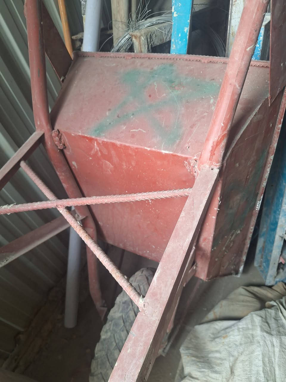 عده مستعمله نضيفه للبيع بنص سعرها رقم وتساب ***********
