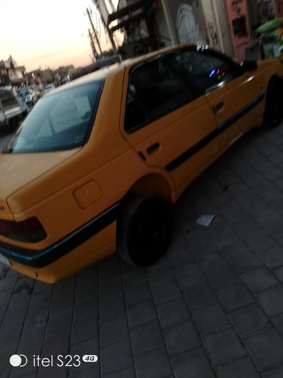 سلام عليكم سياره بيجو موديل 2010 سياره جديده بيه بس ثاني يفلت ولباقي جاهز هيه وغرامه 7 ورقات عل مشتري  سياره شكد متكول نضيفه قليل بيع ومروس مكاني بغداد رقمي ***********

