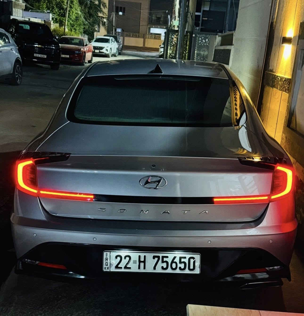 السلام عليكم سوناتا موديل 2020 شكل 21 فئه SEL مكينه 2500 المرغوب كير 8 نمر دبل كلج DCT ماشيه 108 مايل حقيقي مكينه كير شرط الفحص وكاله مكفولات من كلشي حادث السياره مرفق بلمنشور فقط جاملغ الامامي جهه اليسار مستبدل بدون ايرباك ضرر كلش بسيط سياره ليبل واحد عدا الجاملغ وبيهه تكحيل كارت بطرف جاملغ الخلفي رقم اربيل الجديد هزه سنويه بعدها ماساقطه سياره ماناقصهه برغي مواصفات السياره
1 بصمه تشغيل وبصمه ابواب وبصمه صندوك
2 صندوك ذكي يفتح عند الاقتراب
3 رادار امامي وخلفي وجانبي
4 نقط عميه بلمرايات جانبيه
5 تبريد بيانو مناخي منفصل 
6 هيترات مقاعد اماميه
7 شاشه وكامره خلفيه دواره بلاديه
8 اشارات بلمرايه
9 توقف ذاتي وتبيه خروج عن المسار ونضام مساعده على البقاء في المسار
10 لد امامي لد خلفي
11 لايت 4 عدسات
12 جام مدبل يعني دبل جام عزل فول ماشاءالله 
بعد بيهه هواي مواصفات السعر 175 وبيهه مجال عنوان بغداد الغزاليه *********** والسونار مرفق مع المنشور
