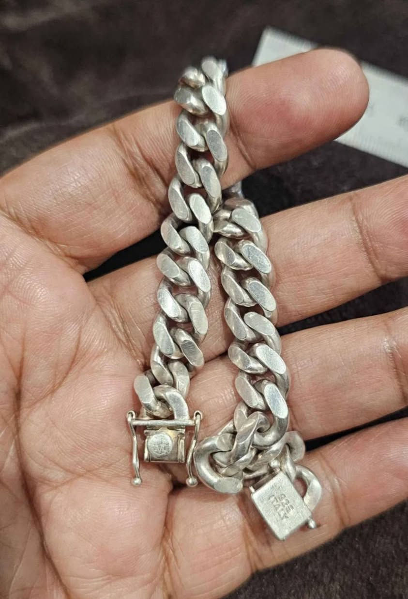 سوار جديد كارتير فضه ايطالي 925 وزنه 43و63 سعر ل اغرام 4


**إذا كنت صاحب هذا الإعلان وتريد حذفه لأي سبب، رجاءا أرسل رسالة إلى الدعم الفني**