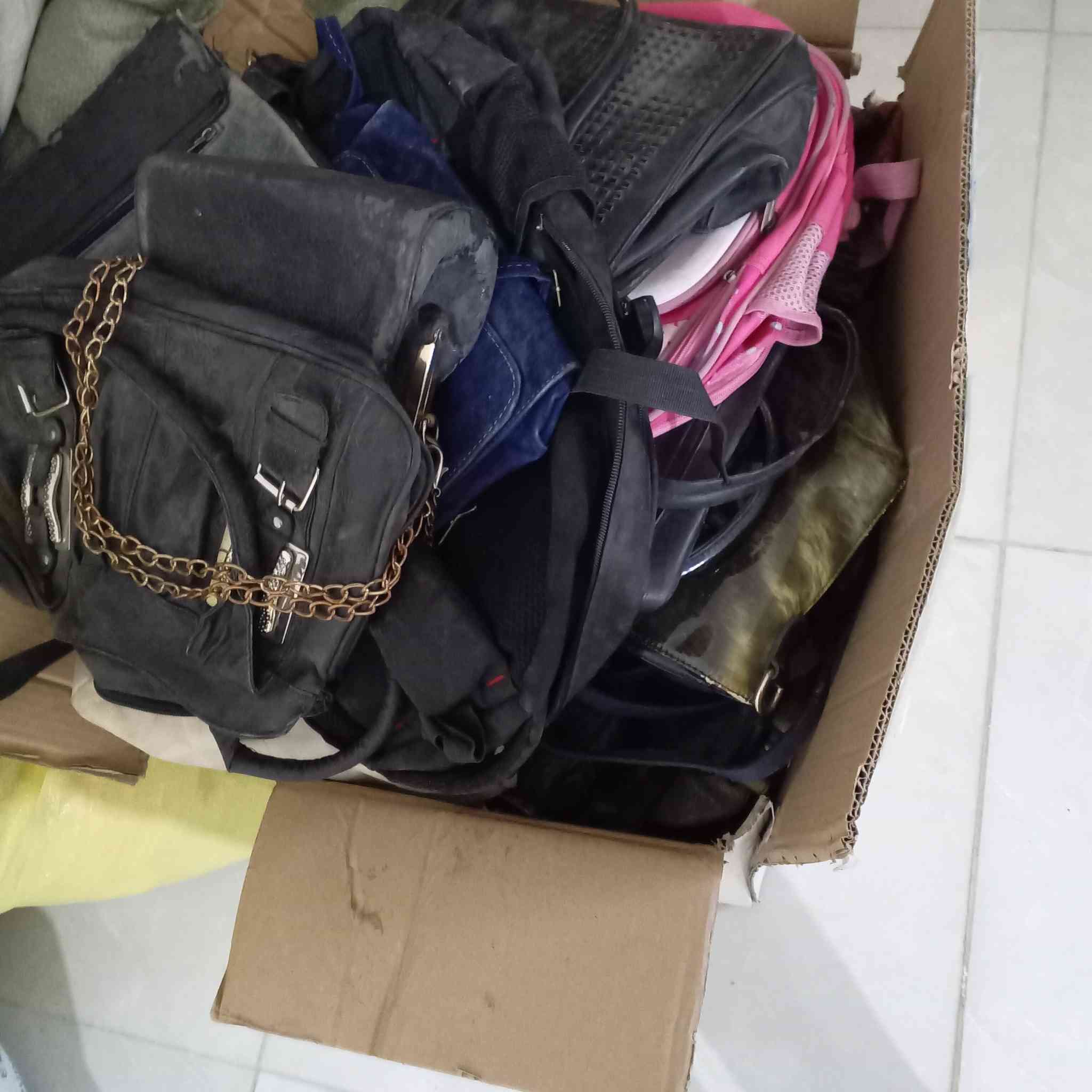 فرفوري مشكل +جنط +كاروك+ميز
الشراي يتصل بيع مستعجل
***********
