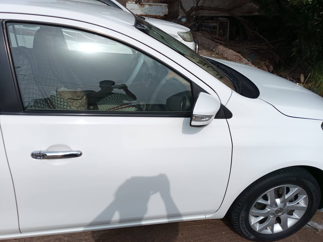 السلام عليكم نيسان صني 24 البيع مكانه البصره كرمه علي كفاله من الضربه وصبغ فقط بارد شويه سياره بصمه تشغيل بصمه ابواب ويل كب شاشه سعره 125 وبيه مجال تريد وكاله تحويل ***********
