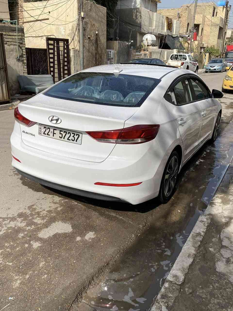 السلام عليكم النترا موديل 2018 وارد كندي حادث بنيد ونص جاملغ لون ابيض فول مواصفات مكينه 2000 ممفتوحه / بصمه ابواب/ سلايت روف فتحه / بصمه تشغيل/ شاشه بلاديه /تحكمات استيرن /كشنات تدفئه / اشاير بل مري / ويل كب/ كشنات مخمل /  ماشيه 72 ميل / وبيها بعد هواي مواصفات ممذكوره رقم اربيل تحويل مباشر /السعر 125 وبيها مجال بسيط صور السونار مرفقه /مكاني بغداد ***********
