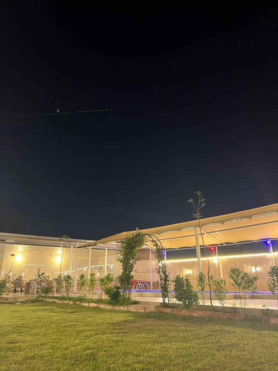 مزرعة خوخه 🌝🩶لاجار اليومي شفتات الحجز ولاستفسار ***********
متوفر كافة الخدمات 
انترنت 24 س💯
كهرباء او سبالت 24 ساعه 💯
العاب⚽️ باربكيو🦈 مسبح اطفال 🏊‍♂️مسبح كبار🏊 جلسه عربيه👥️ غرفتين نوم 🛌 مطبخ🔪 يتوفر لدينا كافة خدمات❤️🔑

