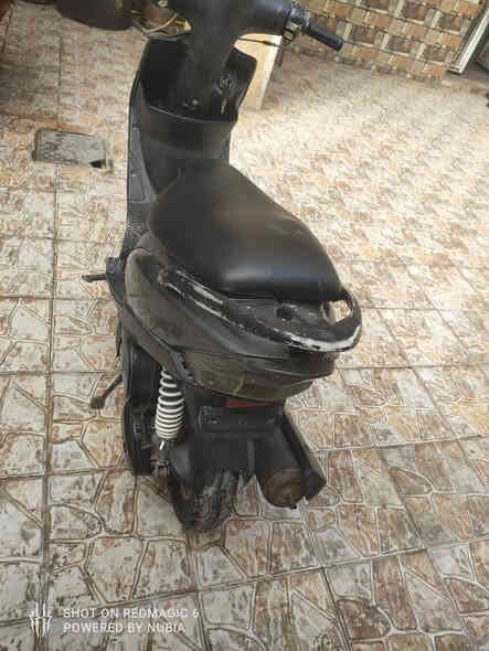 سلام عليكم ماكس عدله للبيع دراجه مابيها نقص بس قبق الهندر شغاله نكره سلف بوشه 49 السعر ب 450وبيها مجال هاذه رقمي ***********
