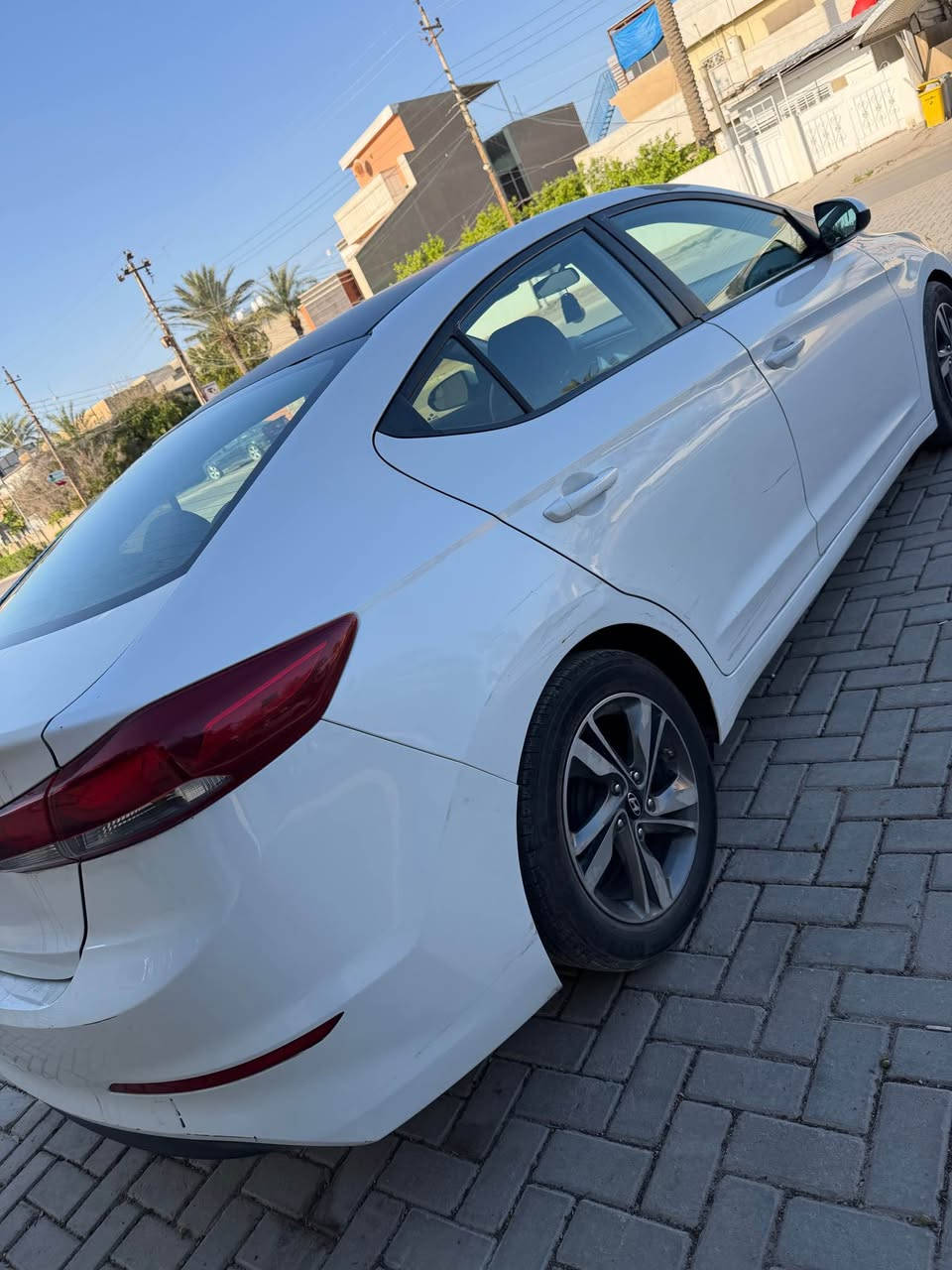 السلام عليكم اللنتر 2018 مكينة 2000 دوش ماشية 120 ميل مكينة بلادية صدر جديد السيارة جاهزة القمارة حافة مكشرة وبيها جاملغ خلفي وباب كلير من امريكا السيارة داخلة كلين كير AT المرغوب بدون اي نقص صدر وتخم تاير وتبريد كلة جديد 
السعر 117$ 
 وبيها مجال بسيط مكاني بغداد الكرخ للبيع فقط 
*********** بغداد, العراق
