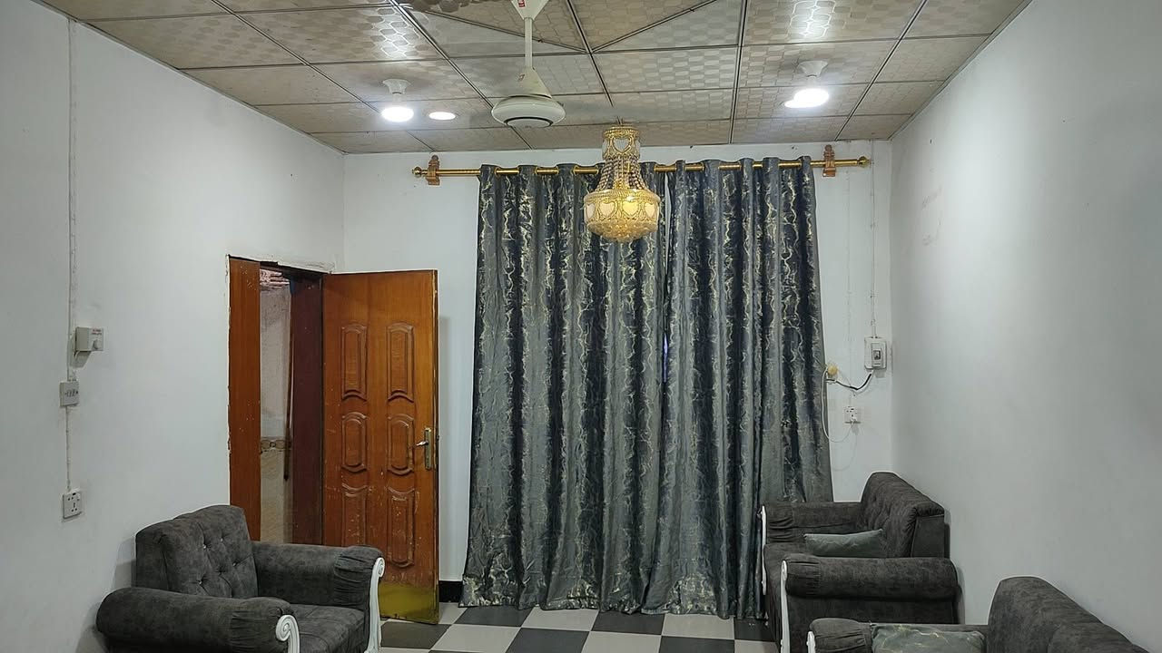 للبيع للبيع
#دار طابقين 
#منطقة حي العمال
#المساحة 150 متر
#بناء الالفينات وعالي عن الشارع ثلاث درجات
#الطابق الارضي يحتوي على 
غرفتين وصالة ومطبخ وبراني ومجمع صحيات داخلية وخارجية 
#الطابق الثاني يحتوي على 
غرف عدد 4 وصحيات 
للاستفسار او كثر مراسلتنا على الخاص او الاتصال على الأرقام التالية أو مراجعة مكتبنا 
مكتب الفخامة للعقارات في السماوة 
الواقع في منطقة الحكم قرب مكتب العصائب القديم ومقابل باب متنزه الزهور
***********
***********
***********
