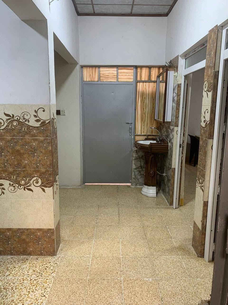 بيت للبيع السعر 54 مليون بل هرمات الثانيه
قرب شركه الكهرباء

المساحه 200

العمق 25

واجها 8

غرفتين نوم

فول خدمات ماء كهرباء عل تبلط

لاستفسار أكثر اتصل 

***********

***********

