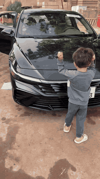 السلام عليكم ورحمة الله 
النترا 2025 
الون اسود متغير 
فول واحد على واحد من عده كشنات جلد 
 مواصفاتها 
- بصمة تشغيل ابواب وصندوك
- فتحة سقف ( سلايد روف ) 
- محرك 2000 Doch دوش بانزين
 - كاميرا 360 درجه 
-تبريد منفصل
- رادارات 360 درجة ( امامي جانبي خلفي ) 
- التحذير عند فتح الباب 
-رجاج ستيرن عند تحذير الرادار الامامي
- تحكم ستيرن 4 جهات 
- 3 وضعيات قيادة  
- مثبت سرعة ذكي ( التحذير عند مغادرة المسار )
‏- Auto Hold التوقف لفترات قصيرة
- سايد بريك بصمة 
-شاشة بلازمة حجم كبير لمس تدعم نظام الابل كار بلي والاندرويد اوتو و خرائط GPS  
-شحن واير ليس 
-تشغيل عن بعُد 
-اضواء ترحيب عند الاقتراب 
- مازدات لد نهاري + زنون  
-لد خلفي
-نقط عمياء في المري الجانبية
-تدفئة بالكشنات
-لد متغير 7 الوان بالدشبول 
-كير اوتماتيك و S 
-تحديد مسار وقيادة ذاتية
- رادار امامي 
- مانع انزلاق 
- سياره بعد احلى من الصور
-رقم بغداد باسمي 
-دوشمة عام من كشنات سفاري كاملة مكملة 
السعر 175 $ قفل 
-رقم الهاتف ⬇️

‏ ‭***********‬
مكان السياره : بغداد الامين الثانية 

ضرر موضح بالصور السياره كلها ليبل واحد بدون تبديل صبغ فقط مكان كتابة(  ELANTRA ) الباقي  كفاله عامه من التبديل والصبغ وكفالة جميع الايرباكات
