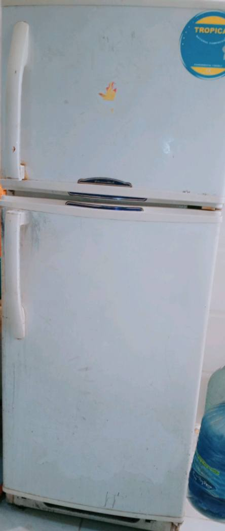 ***********
ثلاجه للبيع 100 وبيها مجال على الفحص
