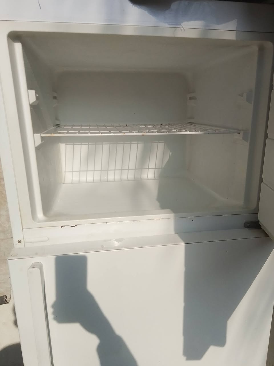ثلاجه عطله بيس تحتاج غاز فقط اللبيع السعر 100 جديده ماوصل مصلح ابد شري يتصال علي هذه  *********** من الله التوفيق ونجاح مال بيت
