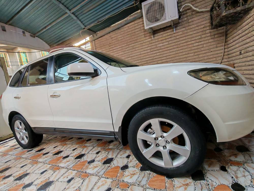 سنتافي مديل 2007  وارد أمريكي مواصفات فول عدا الفتحة والبصمة 
كشنات جلد 
كشنات تدفئة 
كشن كهرباء 
وباقي مواصفات معروفة جاهزة السيارة مابيه اي نقص 
محرك 6 سلندر 7 راكب 
بيها صبغ موضح في السونار المرفق 
رقم مميز ذي قار 3 أرقام 
للإستفسار على الرقم *********** الرميطة, المثنى
