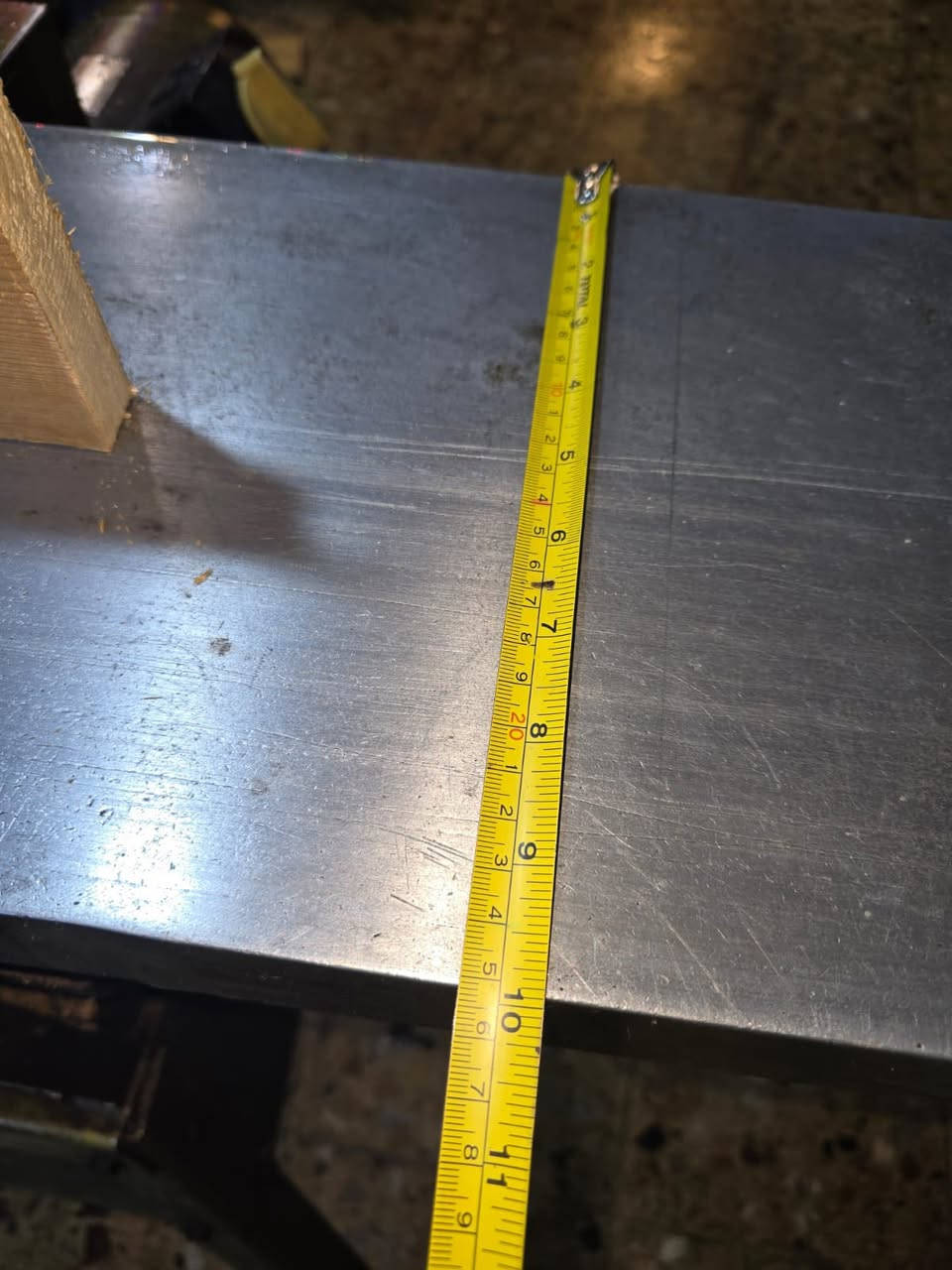 سلام عليكم عدي رنده ودبل بلاديه وزنه اكثر من ٨٠ كيلو صناعه نمساويه سنه ١٩٧٨ قطعه اثريه صارله ٥٠ سنه ماملعوب بيه براغيه بعده علقديم ياخذه ضل ويا طول عمر سعر علخاص *********** مكان بياع مقابيل مصرف رشيد
