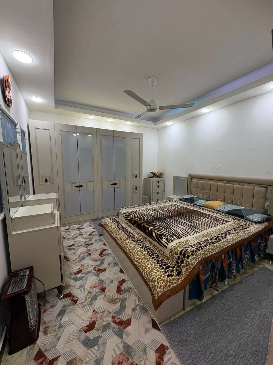 السلام عليكم بيت مساحة 100 م  6.60 * 15 زراعي  طابقين  الموقع  الزعفرانية على طريق الرستمية السده مقابيل اسواق حسون 
للاستفسار الاتصال على الرقم    او مراسلة واتساب     ***********
