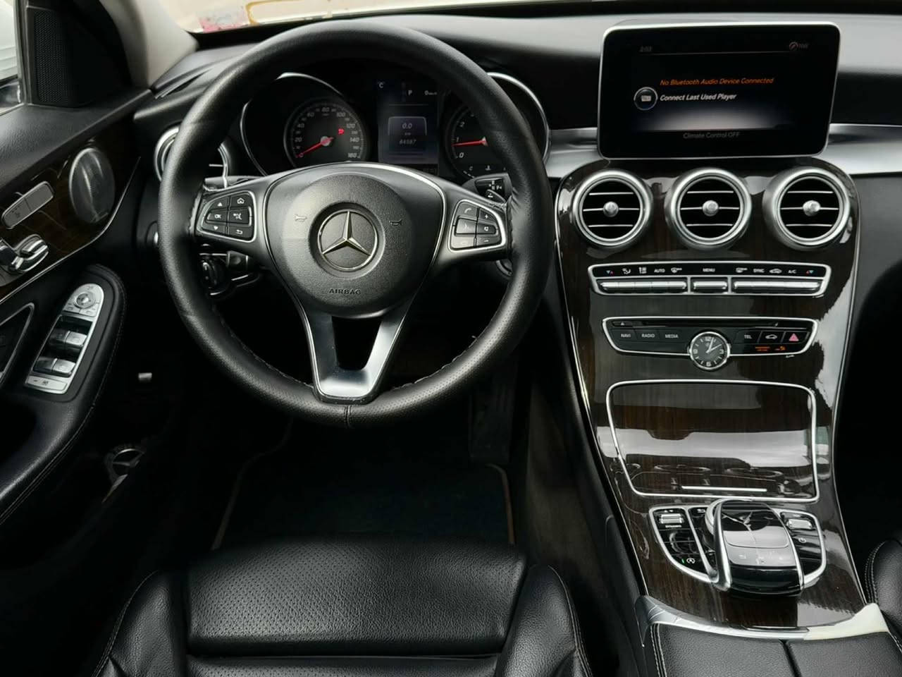 مارسدس C300
الموديل ٢٠١٨
العداد ٦٤ الف 
فول مواصفات 
رادار امامي 
بانوراما
دبل ماوس
شاشة كبيرة
كامرة خلفية
كشنات جلد كهرباء وتدفئة
خزن وضعيات المقعد
تدفئة ستيرن
مرايات الجانبية كهربائية 
تحديد النقطة العمياء 
تشغيل واطفاء ذاتي عند التوقف
سماعات S
رقم جديد وسنويه ب اسمي تحويل ثاني يوم
حادث السيارة قبغ جنطة (جاملغين خلفية ونص الصندوك) 
ايرباكات السيارة سليمة
الاتصال بهذا الرقم 
***********
