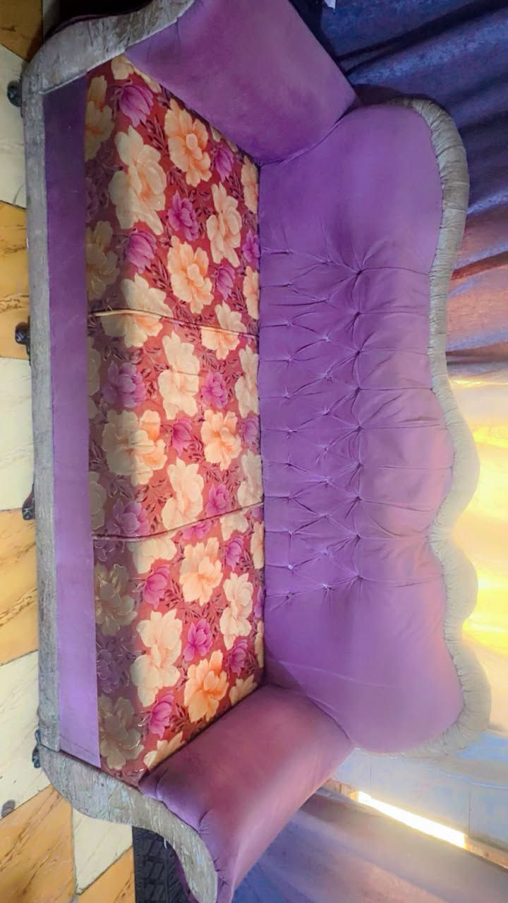 تخم عشر مقاعد  للبيع بسعر ١٥٠الف بغداد الاعلام تقاطع درويش ***********
