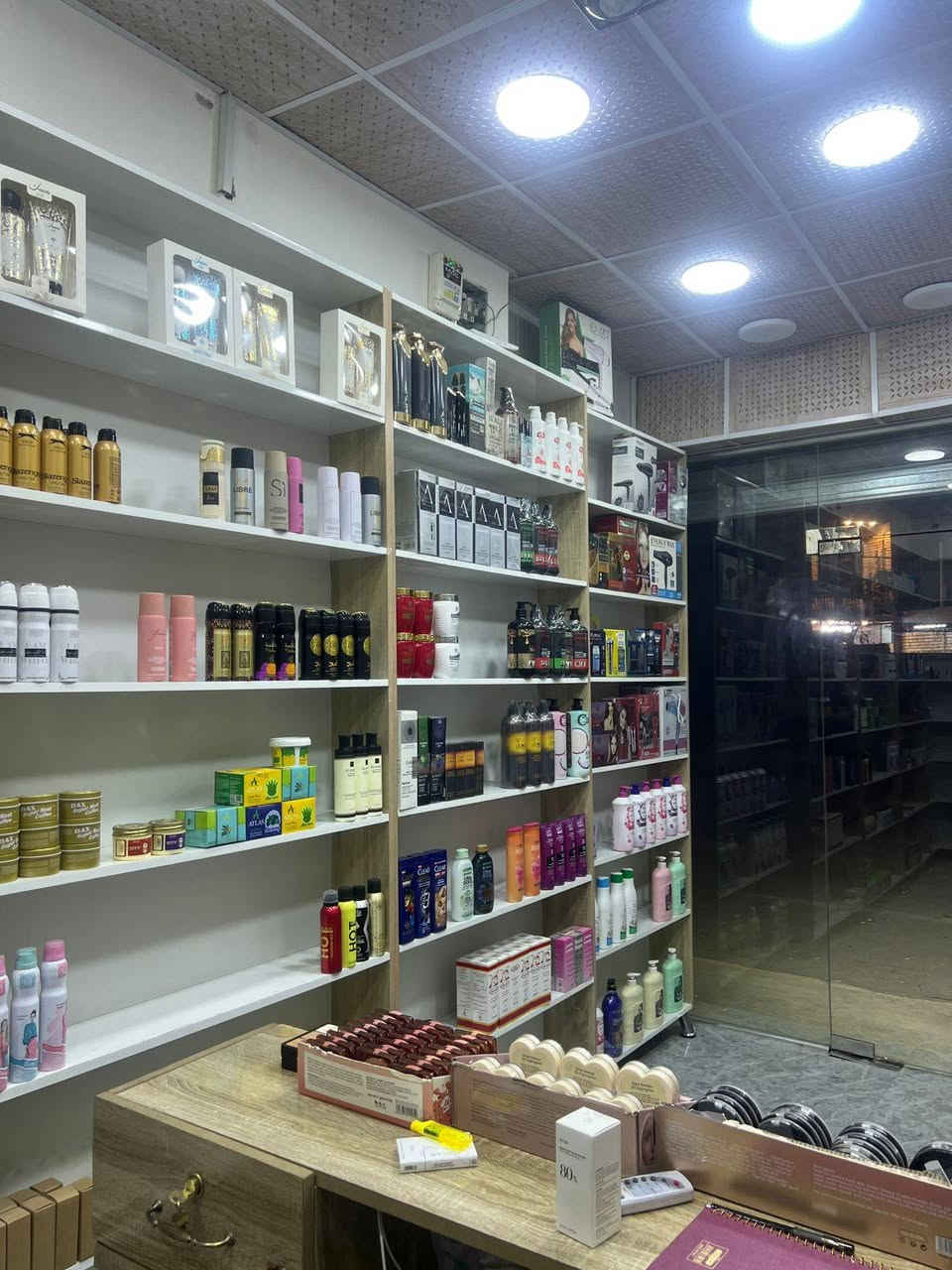 السلام عليكم
كوزمتك الى البيع (لعدم تفرغ) كاملة هية و الرفوف و المواد جام خانة 
و الديكور +نضام كامرات 
العنوان شارع الجامع مقابل جملة عكيل 
للستفسار الاتصال على الرقم
***********
***********
