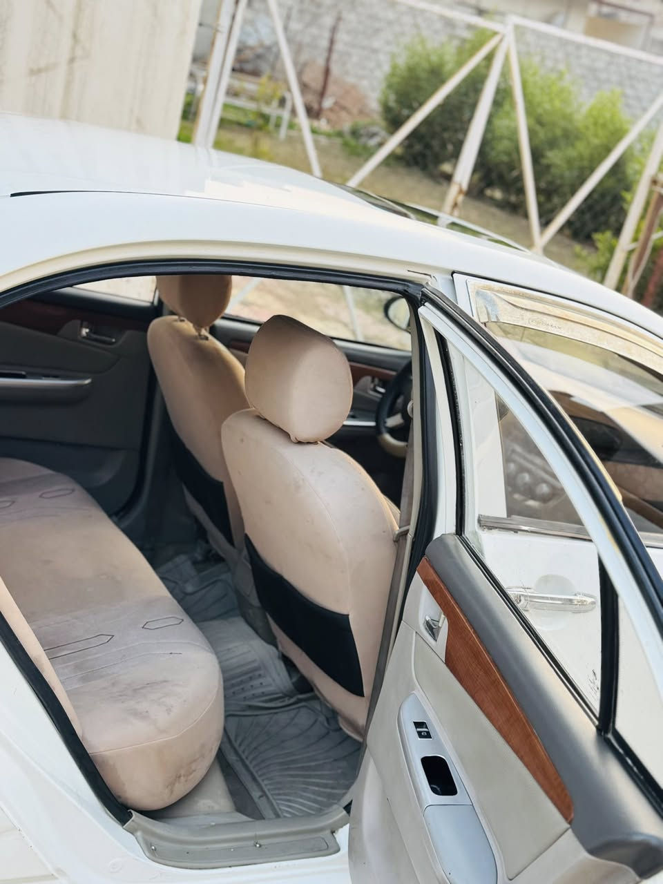 سلام عليكم اخوان ليفان للبيع مديل 13 سياره جاهزه خير من الله طخم امامي خلفي جديد طخم تايرات جديد شاشه سماعات كامره باتي جديد مايعوزها ربع السياره رقم نينوه شرط الوكاله او تحويل كابون بانزين بيها تبريد شغال تتفئه شغال بدون ضرر السعر 50 بيها مجال بصيط للتواصل ***********
