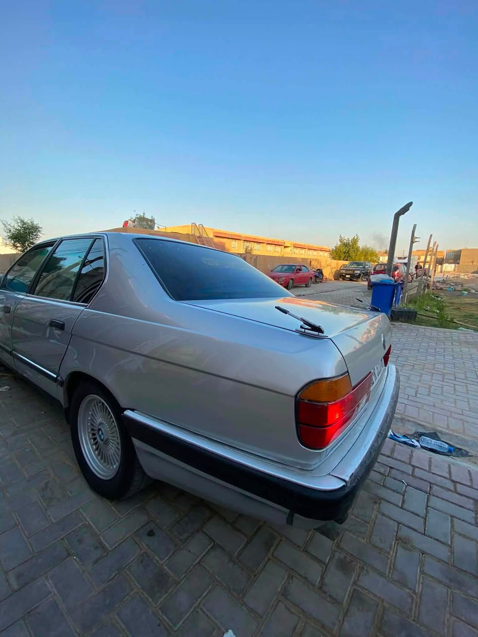سلام عليكم 
bmw
موديل 1990 فأت 735i
كير مكينه تبريد خير من الله 
سلايد روف شغال السياره بسمي هزه جديده جامه جديده
السعر (65) وبي مجال حك الجيه
مكاني بغداد

***********
