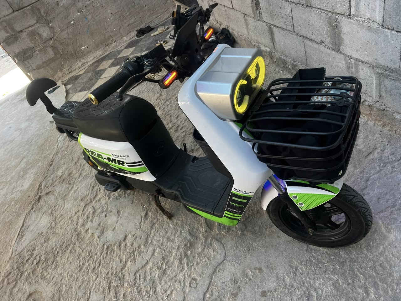 السلام عليكم  دراجه شحن آر 7 دراجه نضيفه كلش من لشغل للبيت فقط. مستخدمه 3اشهر فقط  بطاريته 32.   السعر 450 وبيه مجال. بسيط مكاني بصره بهادريه ***********
