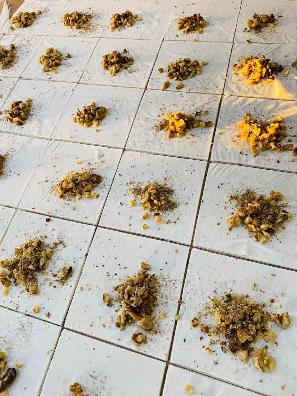 طبتم وطاب صباكم بذكر الله ✨👇

🥮 صينية بقجة (كاهي):
• تحتوي على 52 قطعة محشيه .
• السعر: 23 ألف دينار فقط.

🥮 صينية بقجة (كاهي):
• تحتوي على 52 قطعة غير محشيه .
• السعر: 14 ألف دينار فقط.

📞 للطلب والاستفسار:
تواصل معنا عبر رسائل الصفحة (خاص) أو اتصل بنا مباشرة: *********** Singapore
