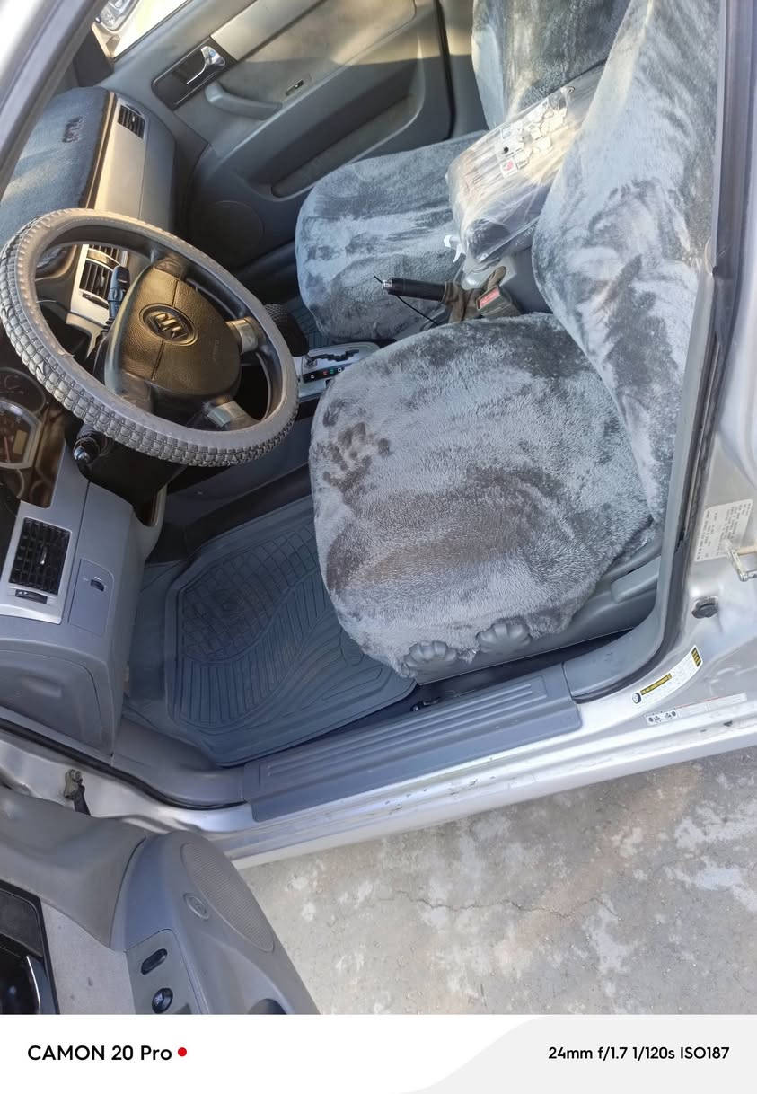 وكلش حلوه مثل متشوفون بالصور
🛑محرك 2000  عوجد ولفات وجفتت كور وبيه دخن ازركك 
🛑مكينه وكير اتوماتيك 
🛑جام كهربائي مرايات كهربائية شاشه لمس دوشمه جديده وارضيه جديده
🛑تخم تاير جديد حداديه 
🛑رقم اربيل هزه وسنويه الى ٣١  جدد ((مكان السياره كركوك )) 
🛑 السياره مصبوغه حزام 
🛑 تبريد شغال شرط ثلج  تدفئه نار 🔥
🛑 لسيارة جديدة وجاهزة من كلشي  
🛑  سعر ٥٢$  وبيه مجال  بسيط ***********
 دفتر بانزين مستلم وصل
