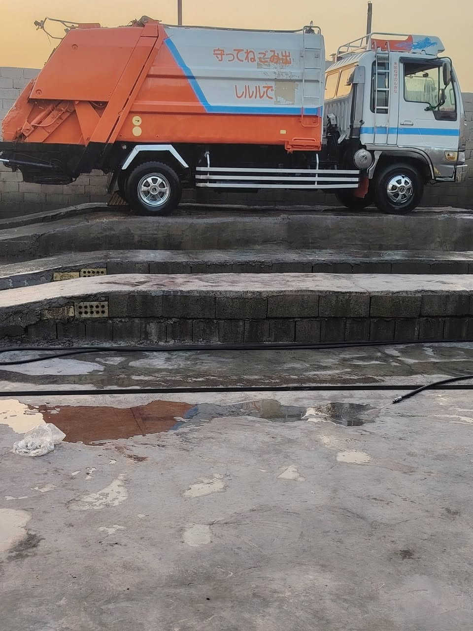 كابسه نفايات البيع رقم بصره نكليزي موديل2016مكينه6سلندرعادي مكان بغداد 
***********
