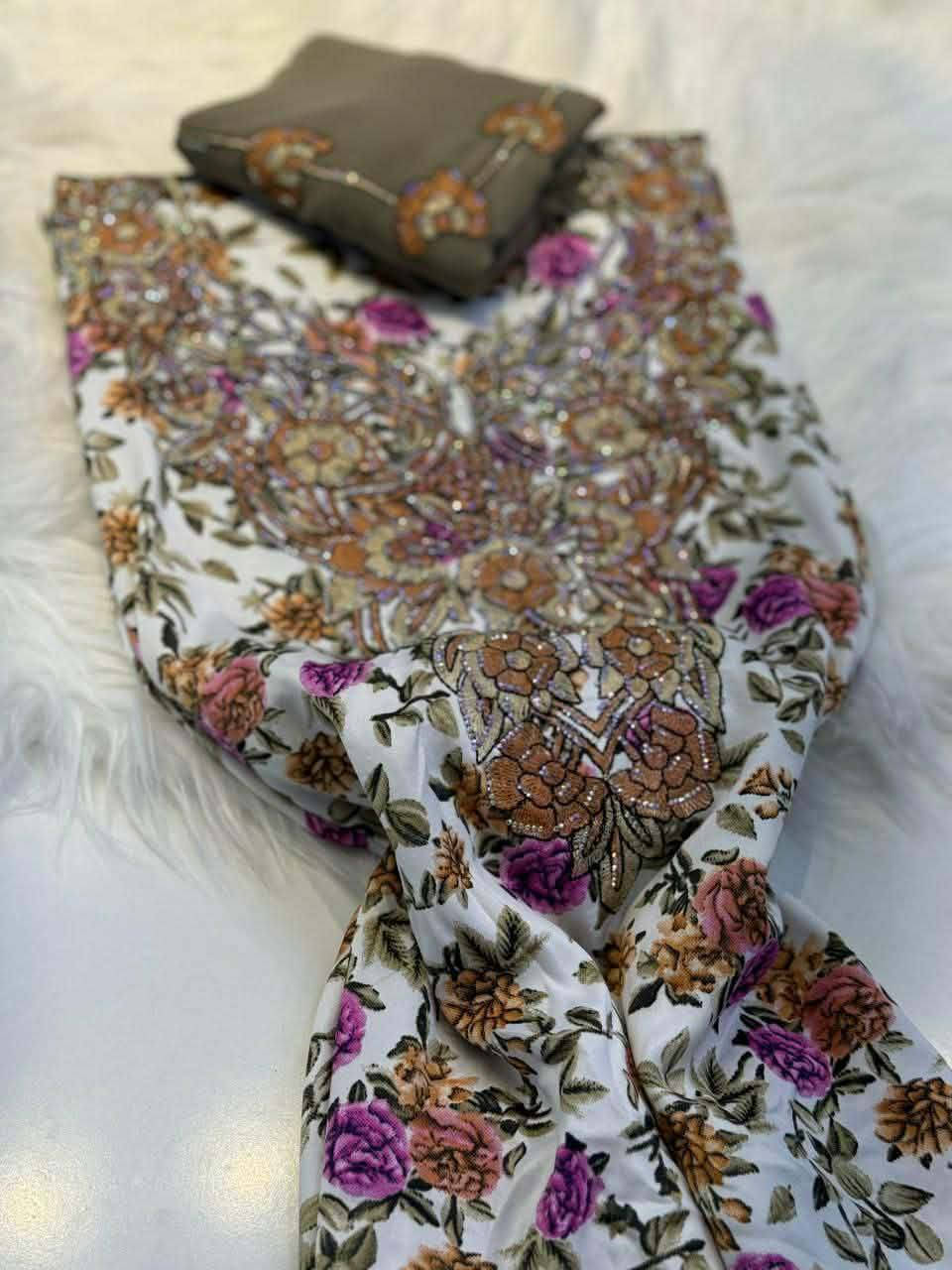 توفر مخور حرير اندنوسي مع شال مامخيط واذا تحبين اني اخيطه الج حسب قياسج  مراسله خاص


**إذا كنت صاحب هذا الإعلان وتريد حذفه لأي سبب، رجاءا أرسل رسالة إلى الدعم الفني**