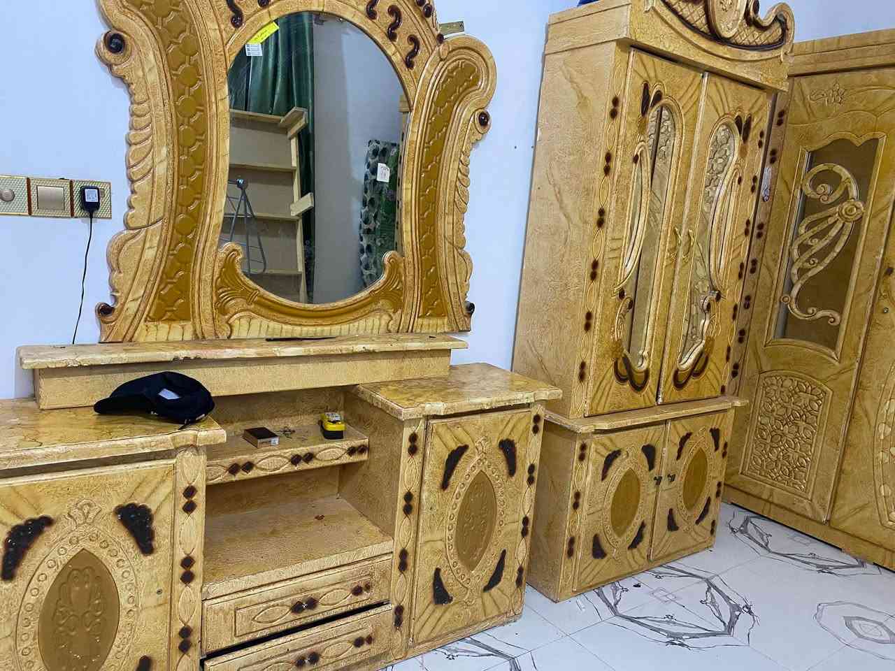 غرفه نوم عراقي
المكان الناصريه /قرب الجامعه 

كنتور +زاويه +ميز مرايه +جربايه +خانه جربايه ثنين +ملحق جربايه موجود هم 
سعرها 300 وبيها مجال 
***********
اتصال او وتساب او خاص
