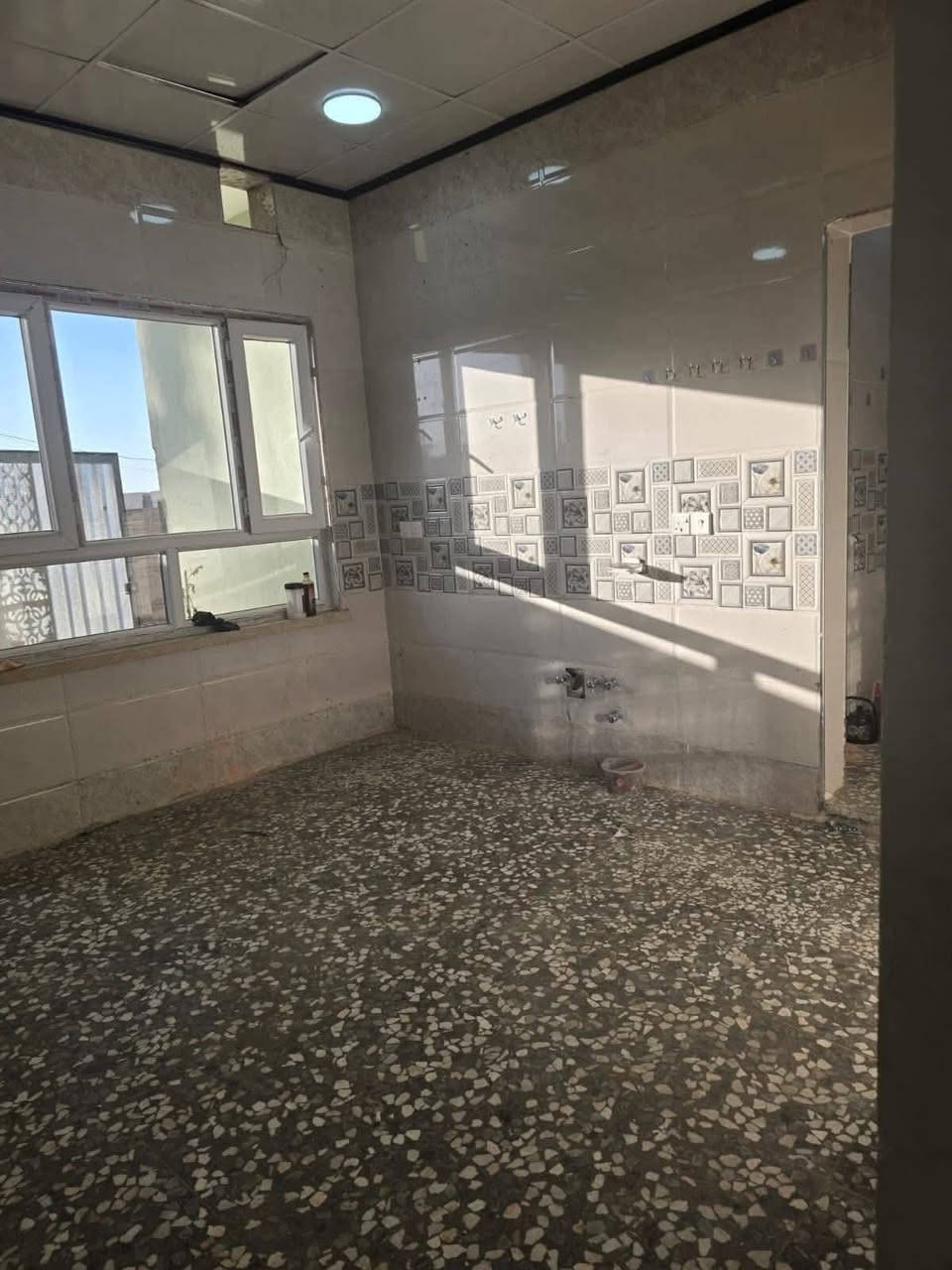 ‏الإيجار بيت طابق أرضي
‏حي الفلاح الثانية 
‏المساحة 110 متر
‏غرفة كبيرة وهول واستقبال ومشتملات ومطبخ بناء حديث
***********
***********
