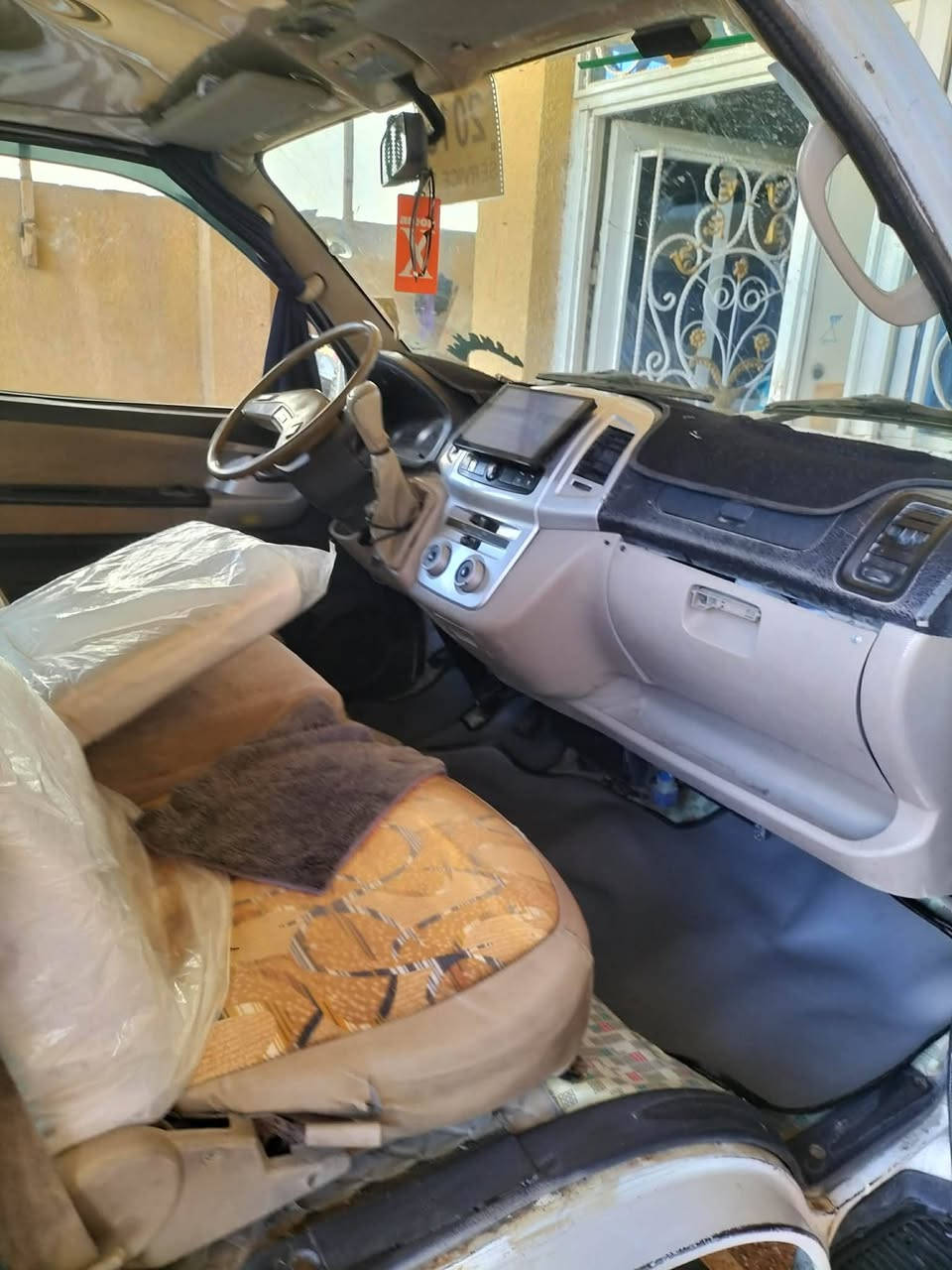 سلام عليكم جنبي اج وان للبيع  سعر 80 وبيه مجال موديل 2015 رقم بغداد انكليزي بسمي سياره حلوه وجاهزه تخم تاير حداديه كهربائيّة جاهزه داخله نضيف بيهه صبغ باب سايق وبيه صبغ بلربع الوره باب السلايت سياره حلو مال جناي تحويل مباشر مكان بابل سكندريه لل استفسار ***********
