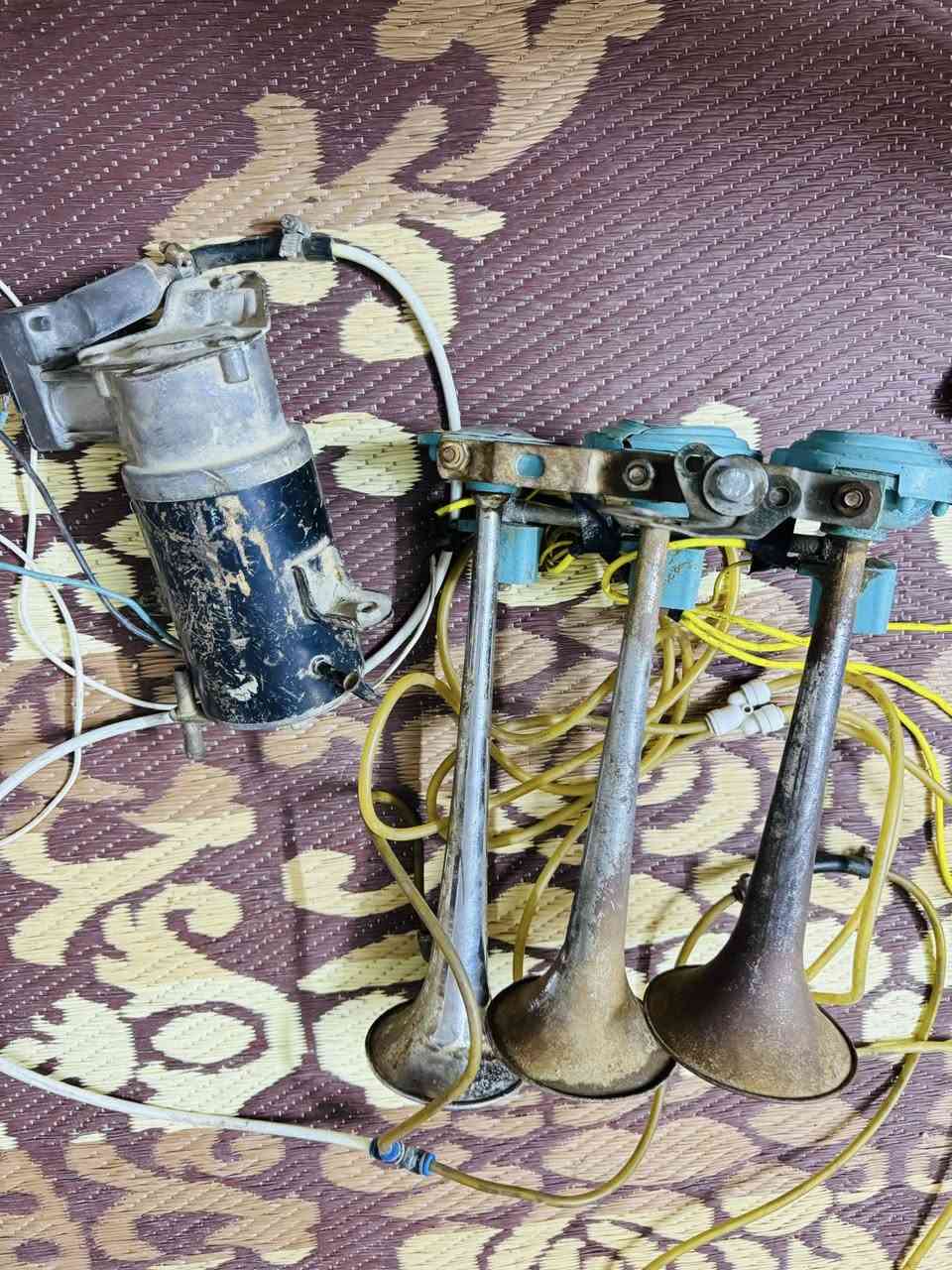 سلام عليكم هورن ميلاد للبيع 64 دكه السعر 150 ***********
