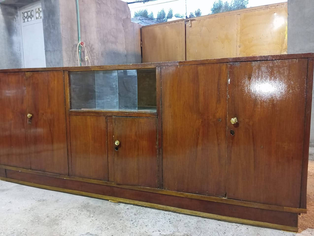 السلام عليكم بوفيه للبيع طول مترين ونص مكان الخنساء ***********
