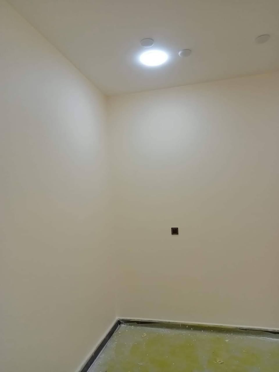 السلام عليكم صبغ وكافه الديكورات بأنسب الأسعار لأستفسار *********** أو خاص او الرقم بي واتساب حلة, بابل
