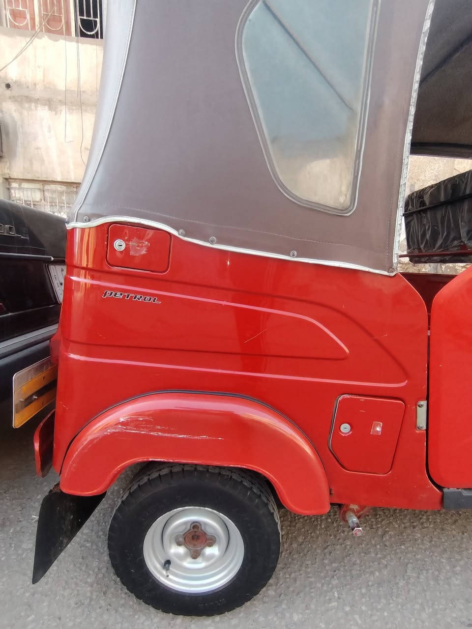 السلام عليكم تكتك مديل 2021 كفاله عامه كفاله بدي ومحرك مامفتوحه سعر 9200 بيهه مجال حك جيه
شراي  يتصل ***********
