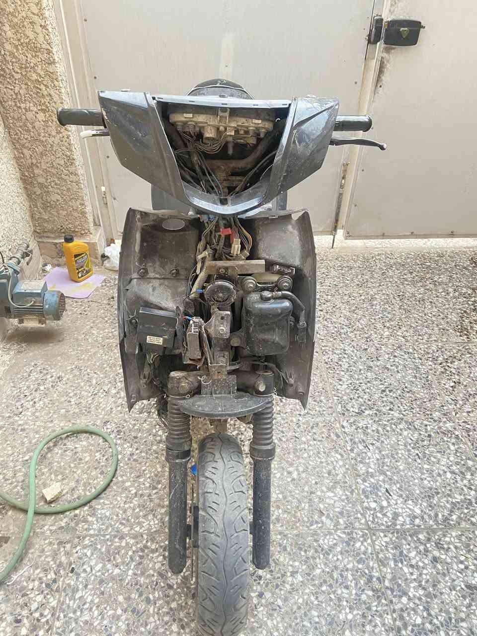 سلام عليكم دراجه gtrللبيع السعر375وبيها مجال للشراي ها تنبيه ‼️ المحرك مفتوح لغرض الفحص لا ملعوب بي ولا هاي والنقوصات البيها  حاضنه وترايش وبجم الموقع شارع فلسطين الرقم:*********** متوفر واتساب
