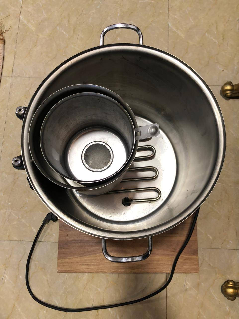 سماور تركي اصلي شاي مع قهوه منفصله  سعة 15 لتر الكبير  يكفي 250 ستكان نقص فقط يده وحده مال حنفيه بس وحده ثانيه كامله  للبيع مكاني بغداد اسعارهن 190 الف اني رايده 130 شغال ع فحص ***********
