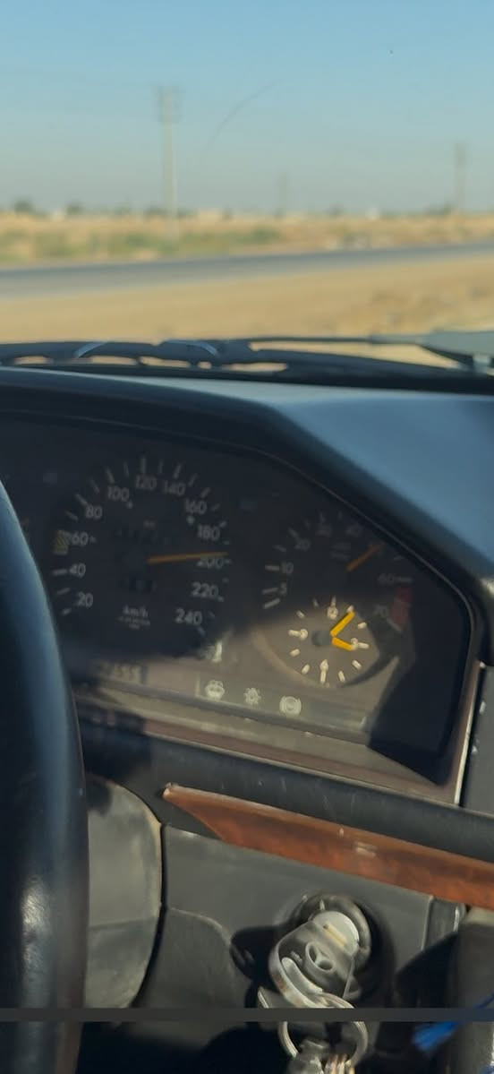 اللهم صل على محمد وال محمد    السلام عليكم مارسيدس دب 1989 لون شمباني ذهبي اعلى فئه سياره محرك بلاد 6سلندر عنكبوت كير بلاد فتحه سقف تدفئه تبريد ويل كب تفاحه قواعد دبل بلاد بدون ضرر غرفه نظيفه كهرباء السياره كله شغاله السياره صبغ للجماليه بدون دكه جاكوج من الدعاميه إلى الدعاميه بودن حادث السياره خير من الله السعر     70
السياره بأسمي شرط التحويل 
مكاني بغداد الكماليه 
رقم الهاتف.   ***********
اتصل وشلع عيوني
