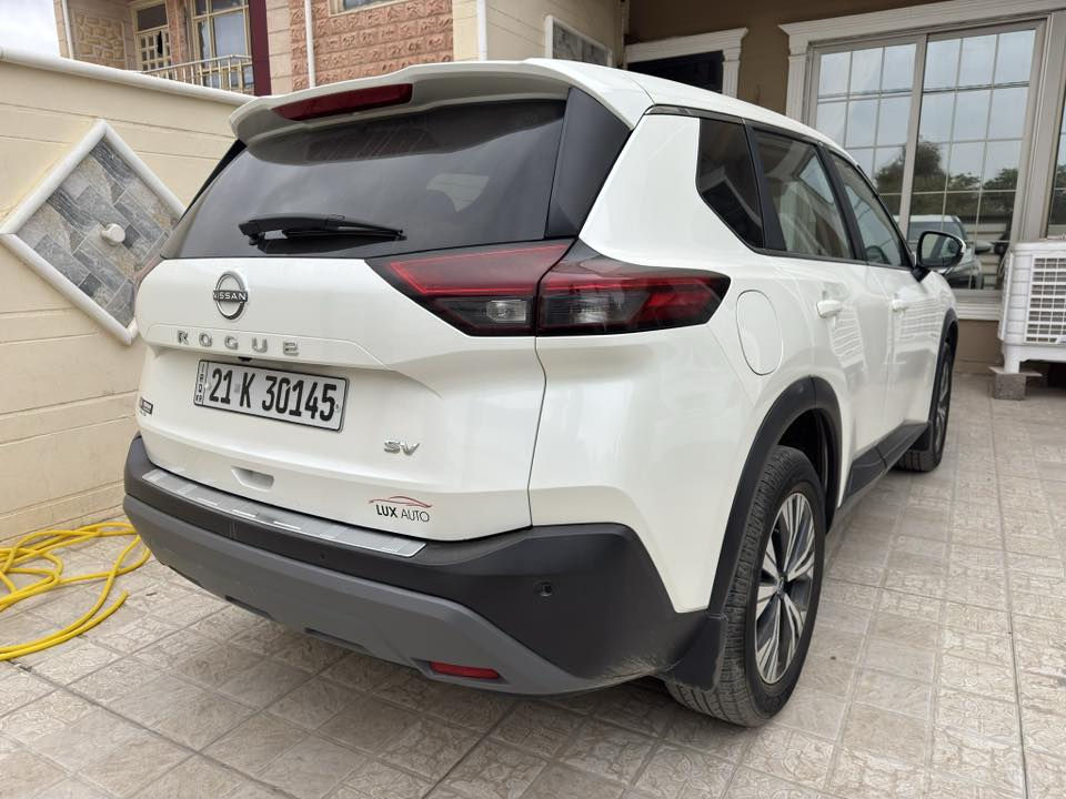 نيسان روج  مواصفات sv
طخم تايرات حديد 

الموديل /2023 ترقيم سليمانية 

اللون /ابيض باسمي تحويل مباشر

محرك /3/1.5توربو 201حصانا 

السياره ماشيه ٤٠ الف ميل

بصمه تشغيل وابواب  

داخل لونين كير ماوس 

لايت زينون حساسات جانبي 

حساسات خلفي رادار امامي (تحديد مسار) ردار جانبي (نقطة عمياء) 

رادار خلفي (ااتحذير من الاصطدام) 

هاند بريك بصمه اوتو هولد 

اوتو ستارات ايرباك سليم

شاشه ايباد ويل كروم 

تبريد لمس كشن سايق كهربائيّ 

تحكمات ستيرن كامره خلفيه

السيارة بعد بيها مواصفات

السعر ١٧٣  واتساب ***********

حادثهة امامي كلش بسيط لايتات والراديتر عله وضع الشركة وباقي السيارة عله وضع الشركة نضيفة جدا
