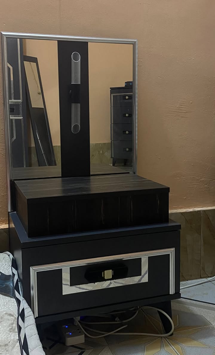 السلام عليكم الغرفه للبيع نقصها بس جربايه   لتواصل خاص او على الرقم هذا ‭0773 701 6166‬
