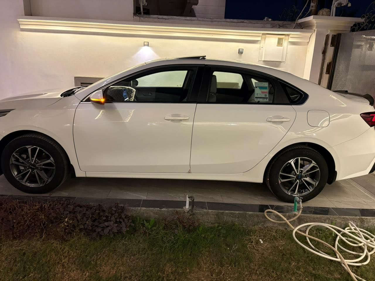 السلام عليكم
للبيع سيراتو 2024 فول واحد على واحد 

محرك2000 
ويل كب فتحة سقف داخل لونين تبريد قطعتين

مري شفط اشاير مري شاشة كاميرا تحكم فول السيارة للاخير 

كفالة عامة من الضرر والصبغ  

ماشية 43 الف كيلو 

هزة ورقم جديد بااسمي تحويل مباشر

السعر 192 مع مجال بسيط 

مكاني بغداد الكرخ علي الصالح 

للاستفسار ***********
