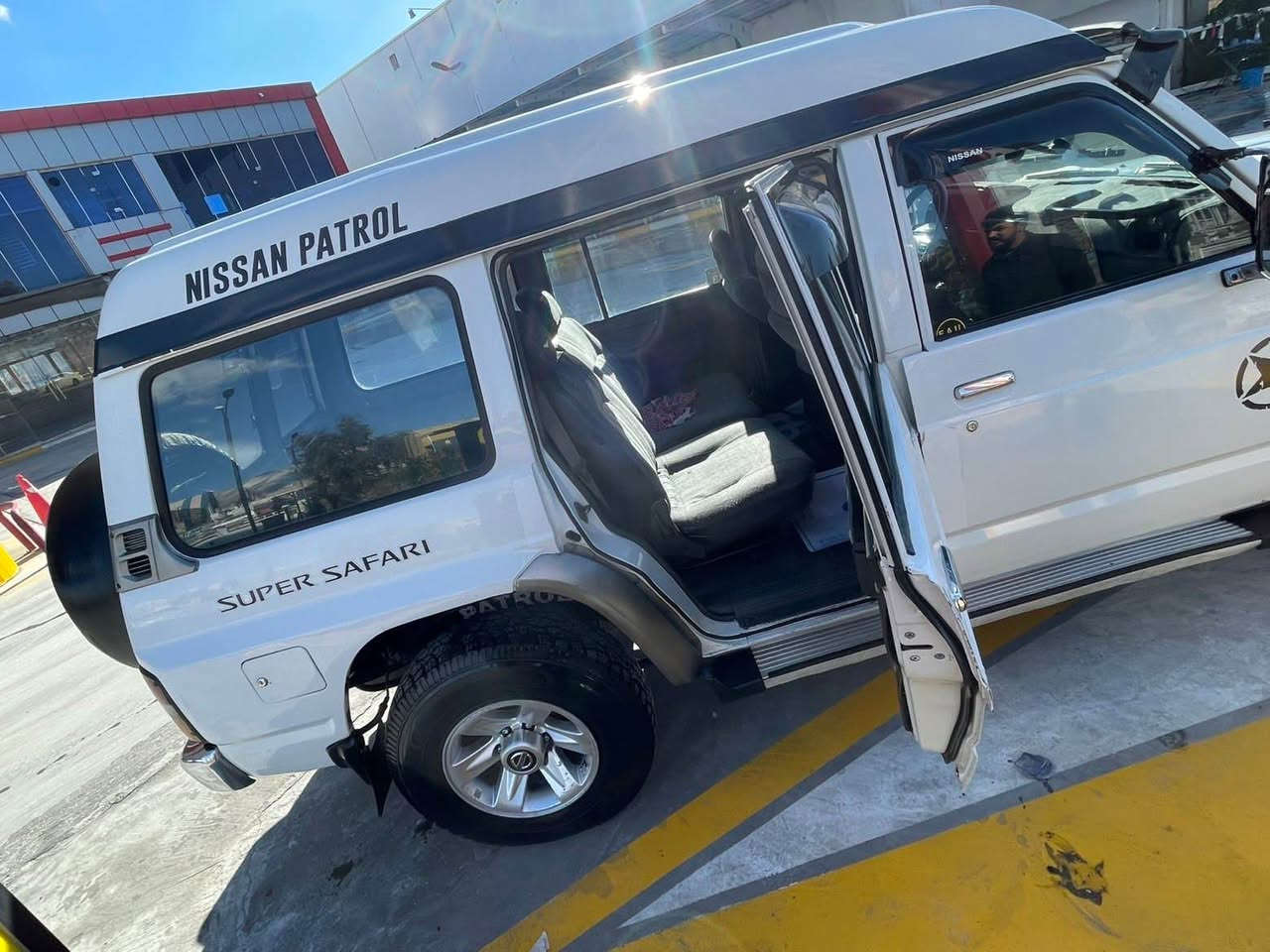 نيسان باترول ١٩٩١ ارمي بلا ستيك سليماني خرامه به شه رت كيرو مه كينه ي بيلاد جوار تايه لوك ته بريت سارد و كه رم بي ته قه و ره قه  ده بل اكسل به شه رت جركه و كه لايه ك ببره سه ياره كه مالي دوسته سعري٥٦ كه ميك معامه له *********** السليمانية, العراق
