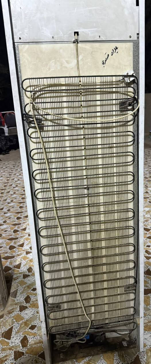 السلام عليكم براد للبيع شغال نضيف السعر 150/ ***********
