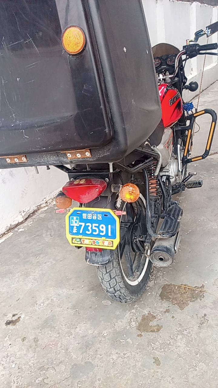 السلام عليكم دراجه بوكسر جديده موديل 21 بدون رجه مابيها اي نقص كامله دراجه أوراق ضايعه عنوان كنعان سعر 950 بيها مجال بسيط 
***********
