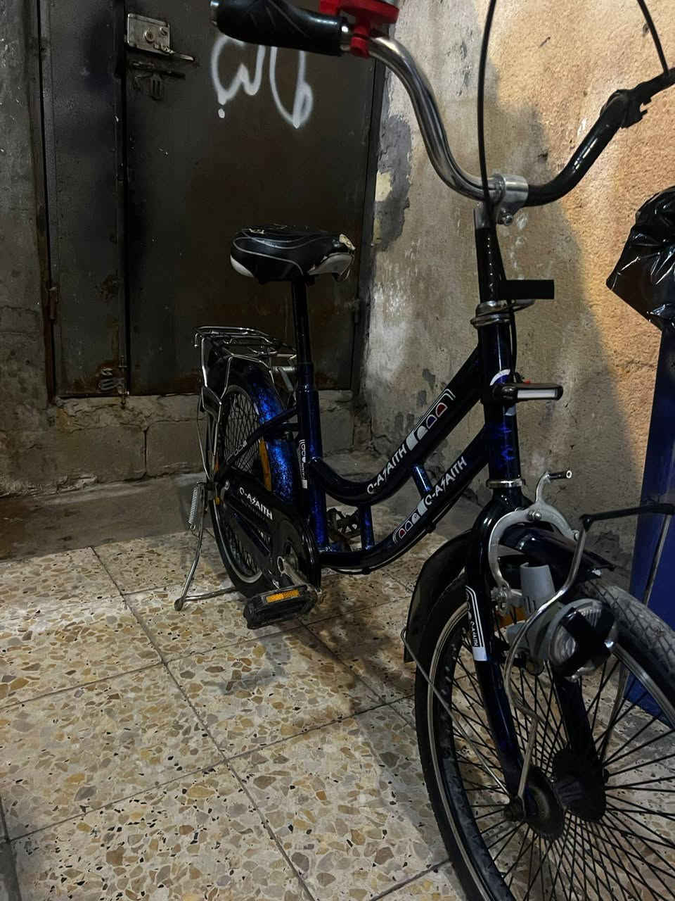 السلام عليكم بايسكل للبيع بيع مستعجل المكان البصره حجم 20 موديل 21 البايسكل الجديدش طقه ما ابي يعوز له قبق للصينيه الاخير البايسكل الجديد حيل السعر ب 70 وبي مجال اتصل على هذا الرقم***********. 🤍❤🤍❤🫡
