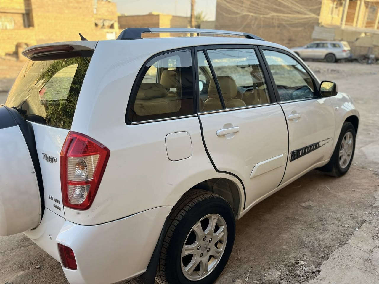 شلونكم اخوان
شيري تيكو ٢٠١٣ بأسمي رقم انكليزي 
كير كهربائي 
السيارة مكفولة ما عدا الجاملغ الخلفي بي ضربة بسيطة 

المحرك و الكير سليمات و ما بيهن اي مشكله 

مكاني بغداد قضاء الحسينية 
رقمي *********** 
السعر 58 و بيها مجال
