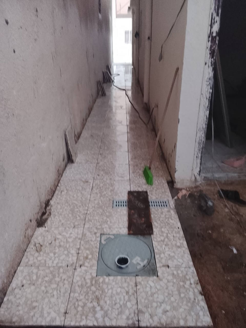 ابو مريم المصري خلف السيراميك مقيم في بغداد بورسلين وجدران وكاشي وعمر مر ***********
