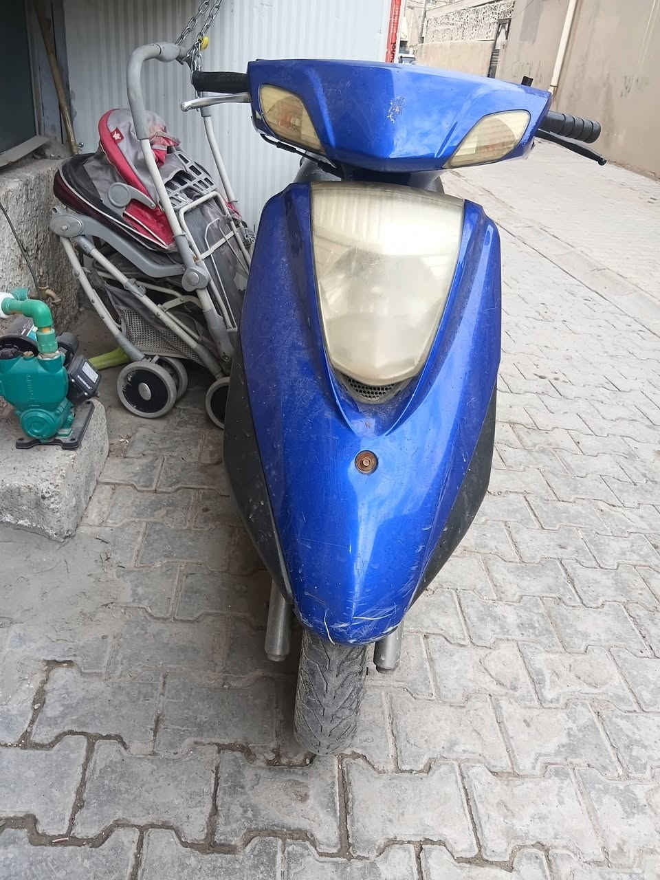 السلام عليكم ابريز نضيفه كلش كفرات مواصليه شويه الكبريتر مالته سفل عندر شغال في حاله جيده للبيع السعر 350 مكان الدراجه بغداد الاسكان  ***********
