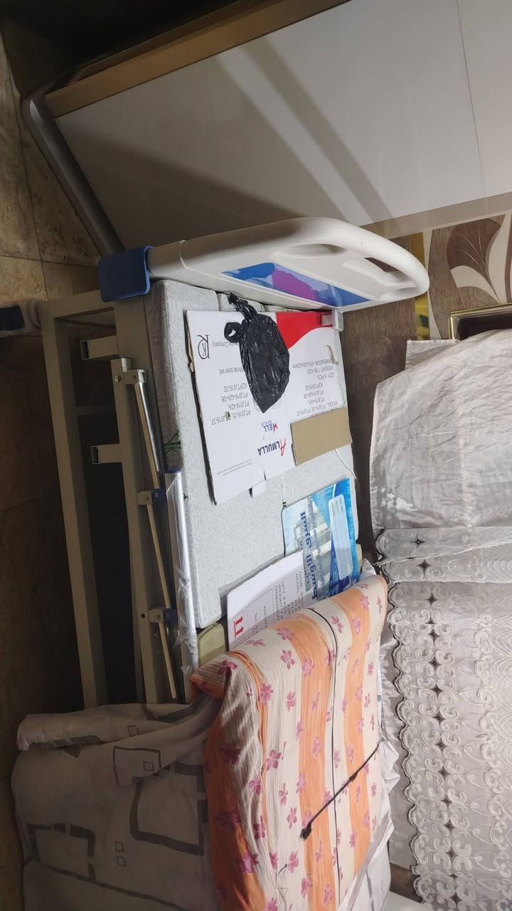 للبيع سرير طبي متحرك نظيف  تحكم ريمونت كنترول وياه
☑ حمام غربي قعادة
☑طبلة اكل
☑تعلاكة مغذي
الاستفسار اكثر الاتصال ***********
